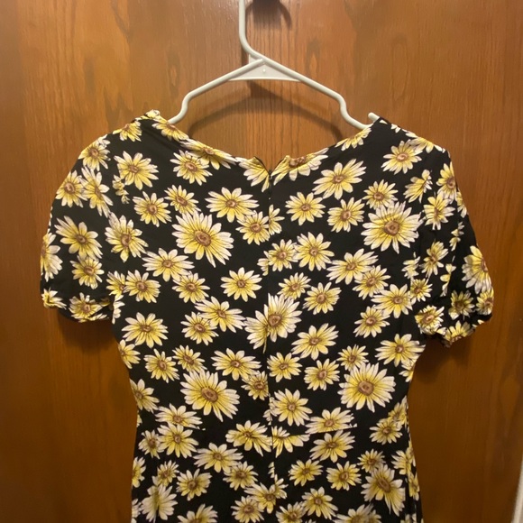 Forever 21 Sunflower Dress or Blouse - Picture 4 of 4